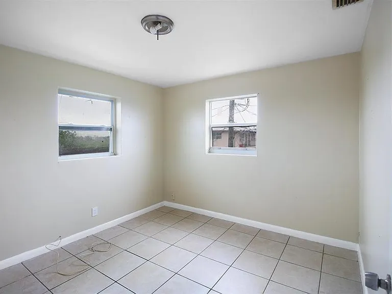 2601 Creekside Dr — Photo 12