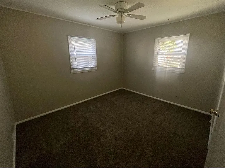 2806 Elk St — Photo 11