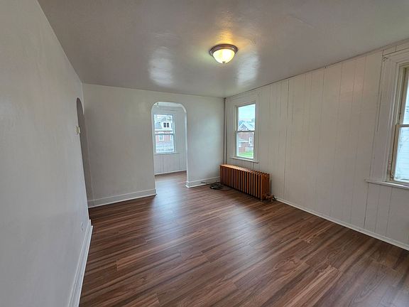 3rd image of 703 1/2 Waddell Ave