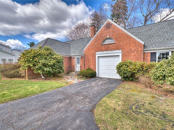 3rd image of 1A Hanley Farm Rd