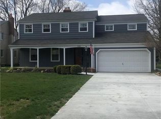 1088 Whittlesay Ln, Rocky River, OH 44116