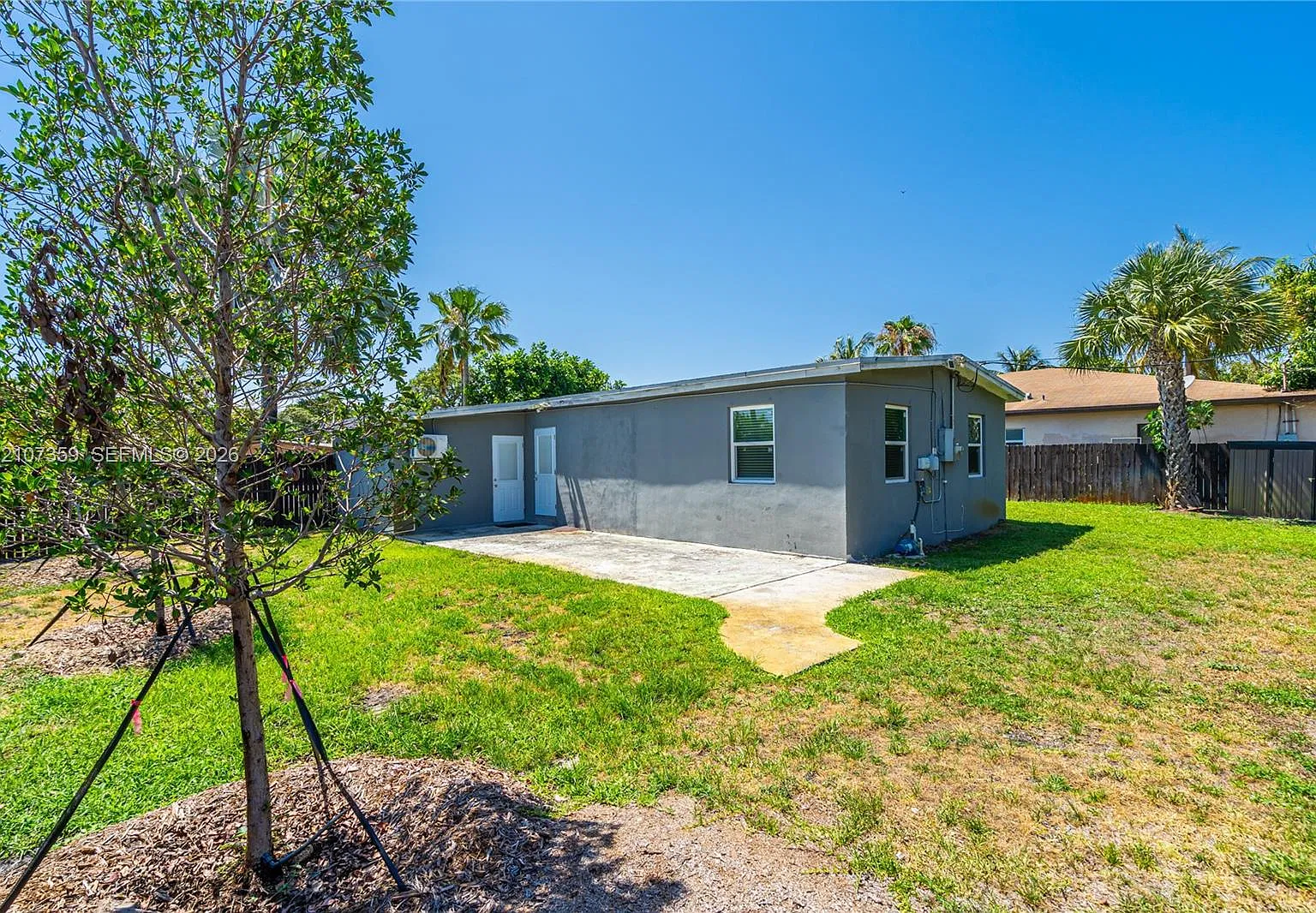3 bed, 1.0 bath, 1110 sqft, $2,850 — Photo 2