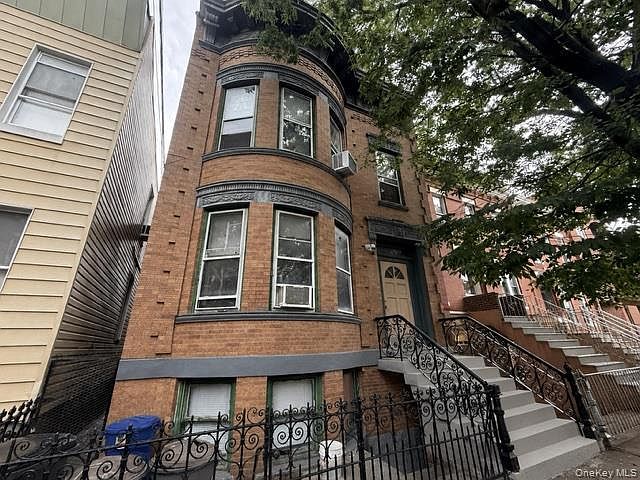 2nd image of 14-28 30th Drive