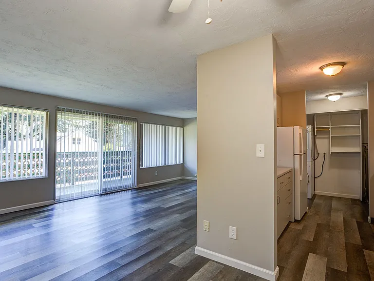 Sierra Terrace — Photo 4