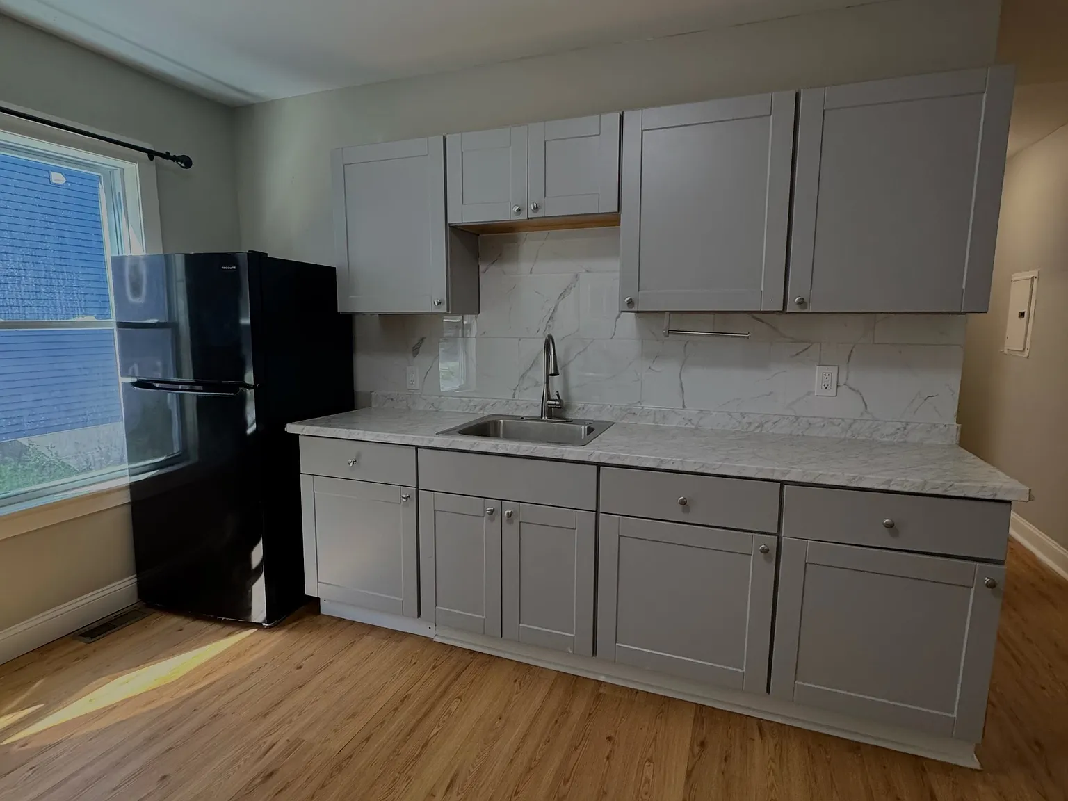 4 bed, 1100 sqft, $2,300 — Photo 2