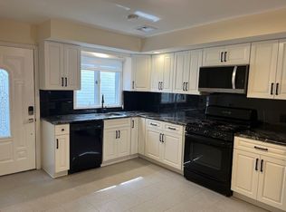 571 Stewart St #2, Ridgefield, NJ 07657