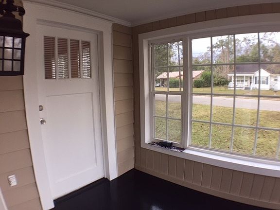Front Door to Dining room