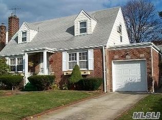 64 Bradford Rd, Valley Stream, NY 11580