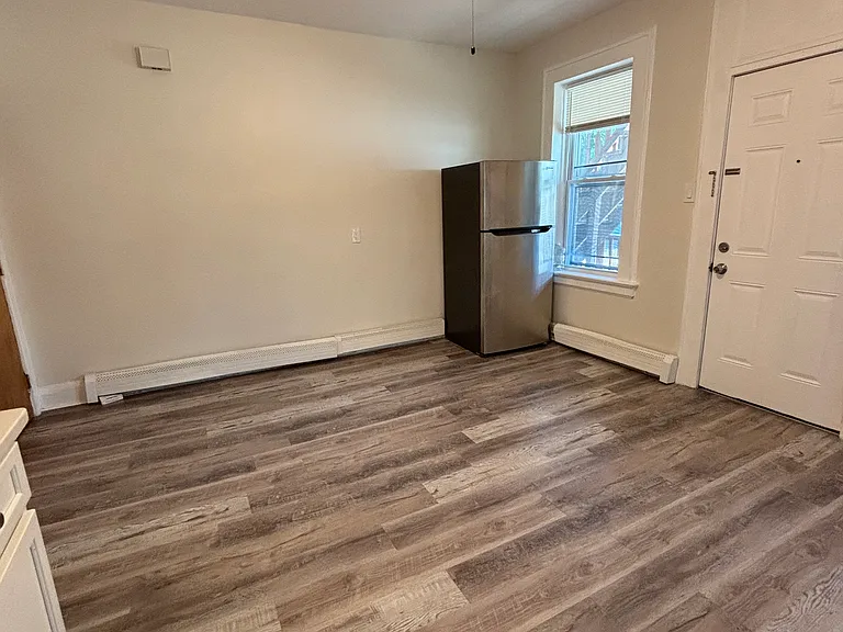 70 Pine St #1 — Photo 6