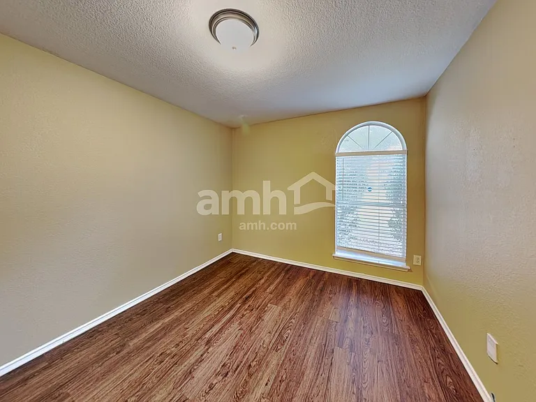 432 Round Rock Rd — Photo 17