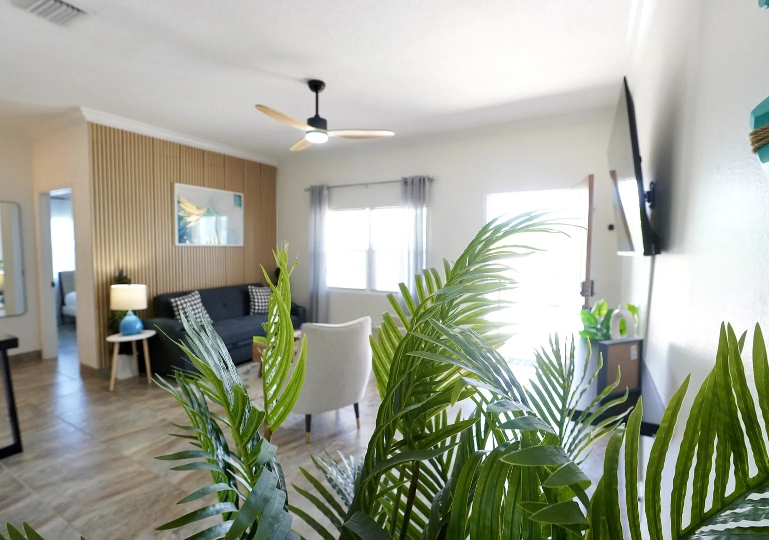 Villa Seren | 2BR Luxe | Hammocks & Beach Bliss — Photo 2