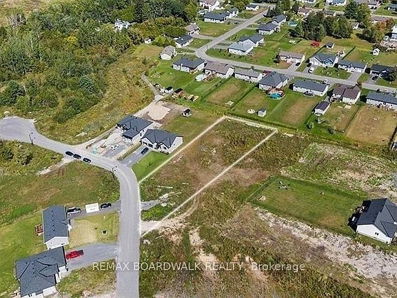 2nd image of 289 Roxanne St