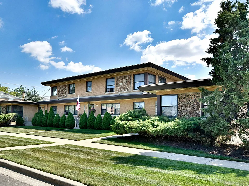 7315 W Dickens Ave