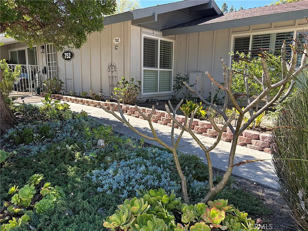 2 bed, 1.5 bath, 953 sqft, $3,200 — Photo 3