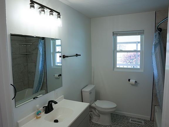 3rd image of 321 Margo Ln