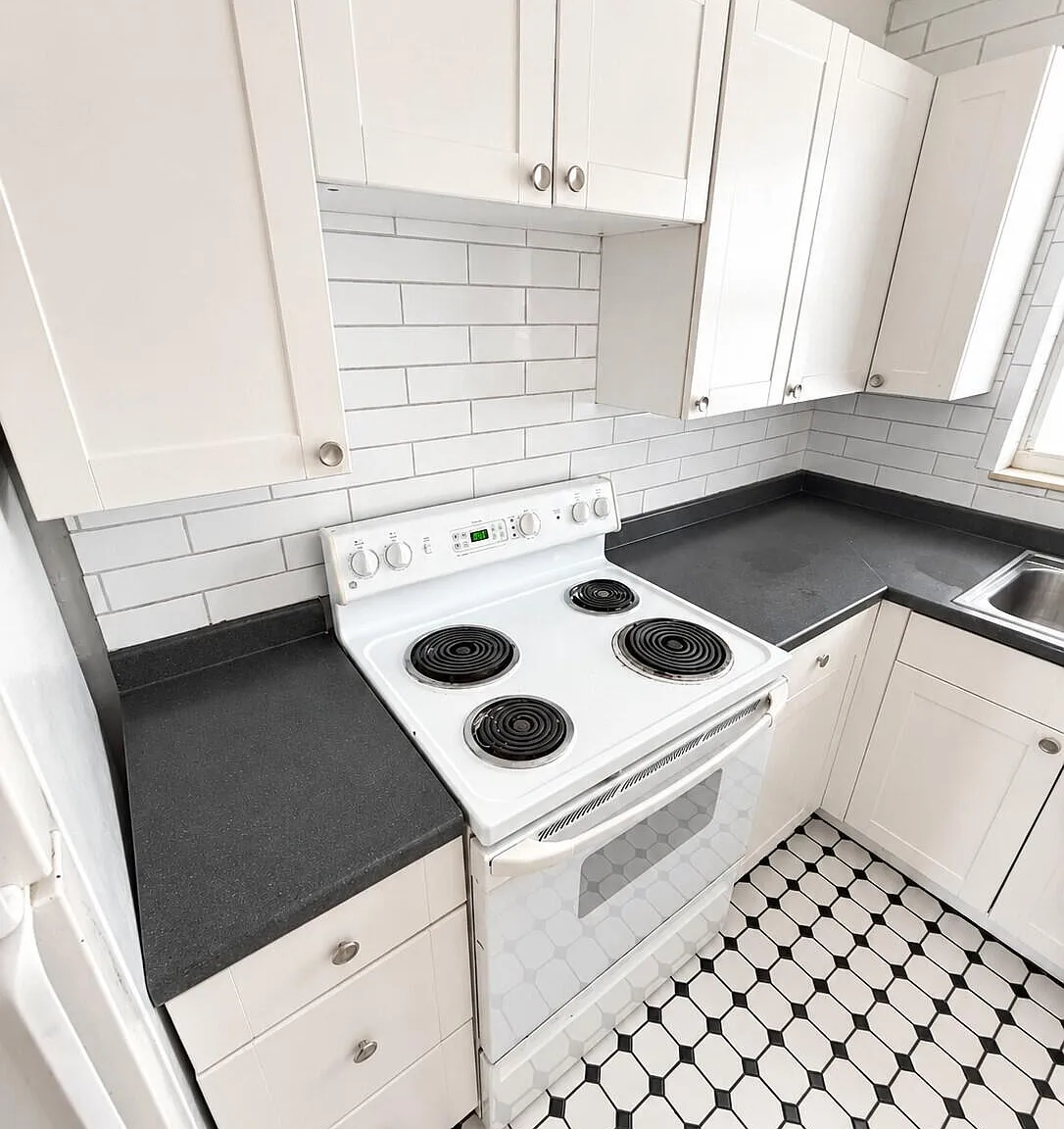 2 bed, 1.0 bath, 698 sqft, $2,000 — Photo 4