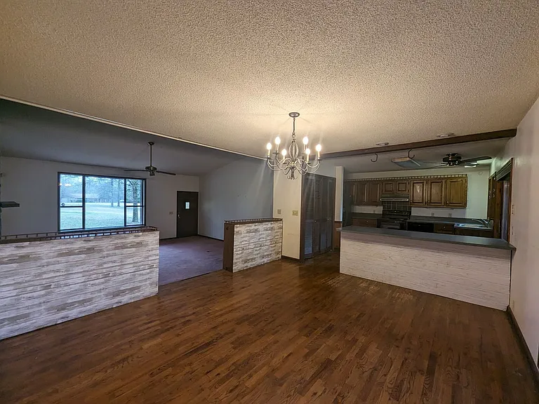 165 Sunnyside Dr — Photo 4