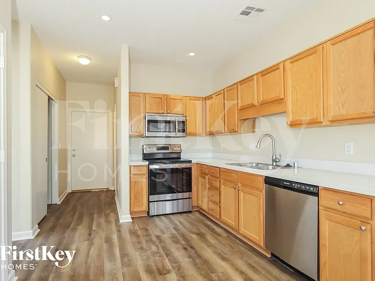 22022 N 29th Dr — Photo 7