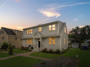 72 Eastnor Road Ext, Newport, RI 02840