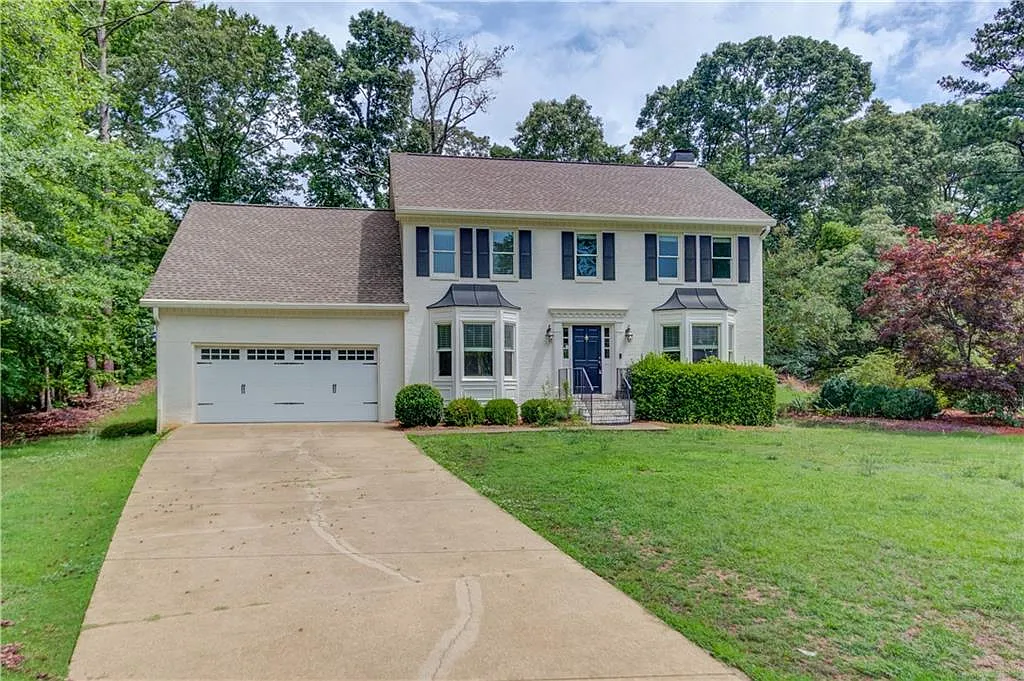 4 bed, 2.5 bath, 2361 sqft, $3,800 — Photo 2