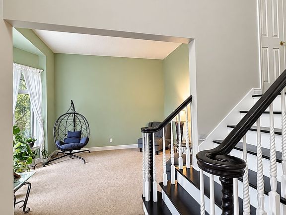 3rd image of 106 Hancock Cir