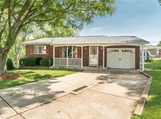 3870 Crest Circle Dr, Arnold, MO 63010