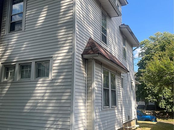 3rd image of 128 Corson Ave