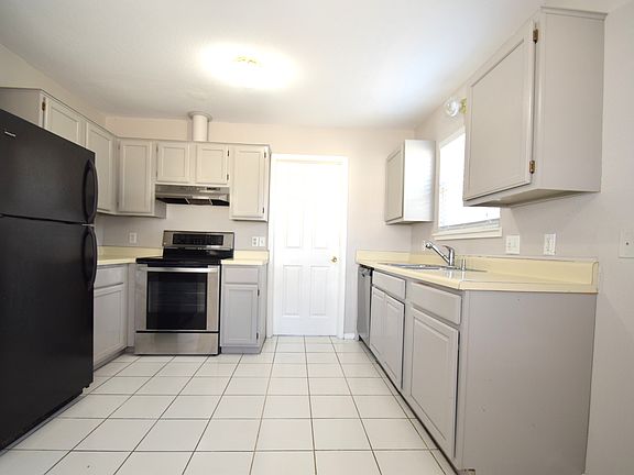 4th image of 2510 SE 4th St