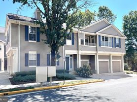 11401R Windleaf Ct, Reston, VA