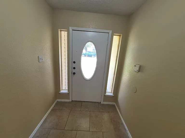 8469 Maple Ridge Dr — Photo 2