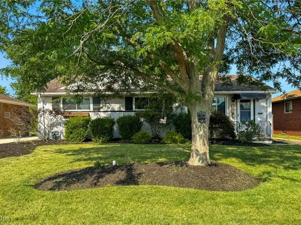 3380 Glenbar Dr, Fairview Park, OH 44126