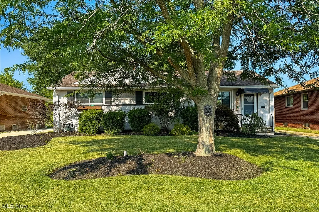 3380 Glenbar Dr photo 1