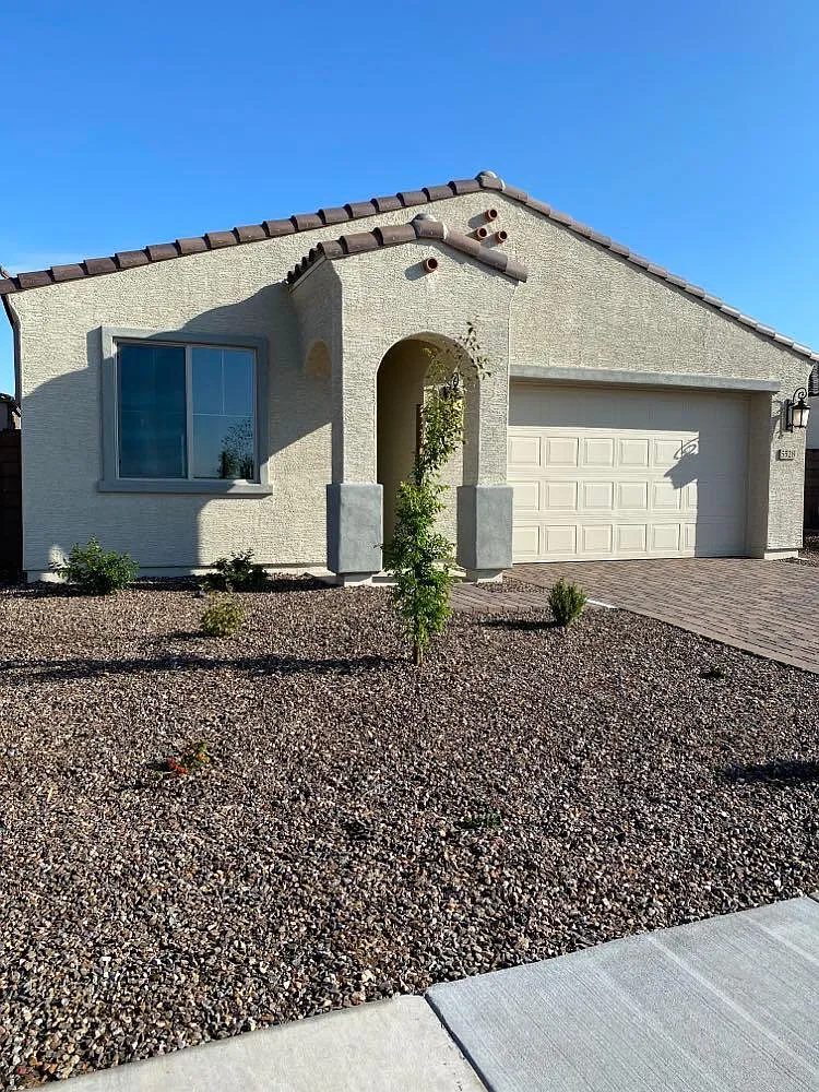 5 bed, 1967 sqft, $2,800 — Photo 2