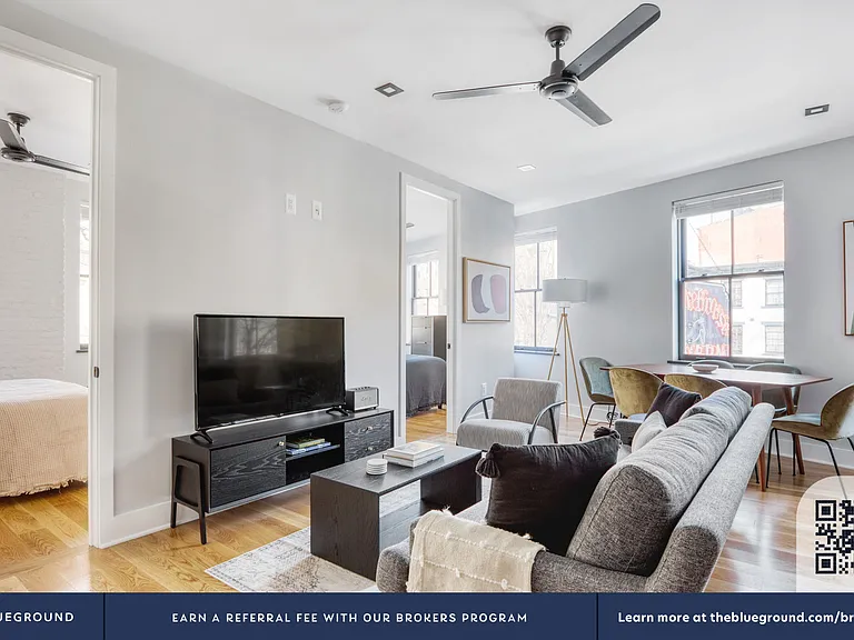 302 W 11th St #1 — Photo 3