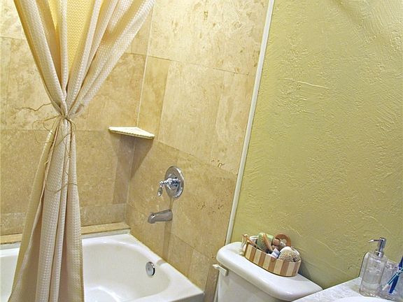 4th image of 80 E Barnsby Pl