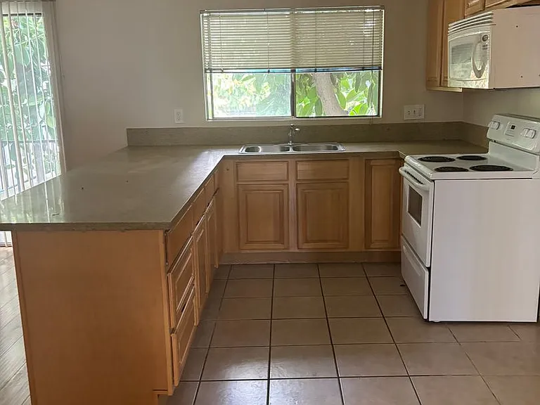 6930 Fulton Ave — Photo 6