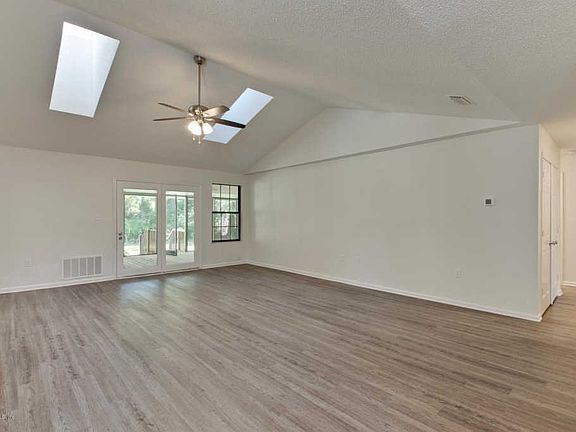 4th image of 4137 Eldridge Ave