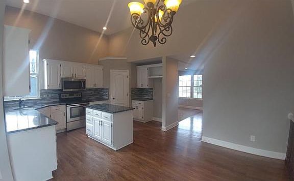 5th image of 3217 S Arrowhead Dr