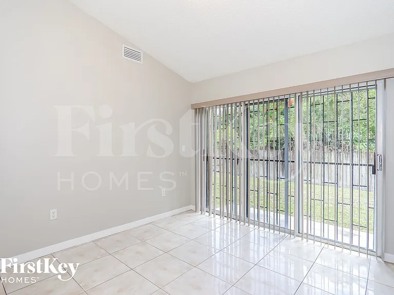 3410 NW 203rd St — Photo 4