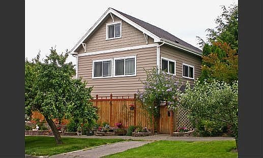 Front of 4117 36th Ave SW