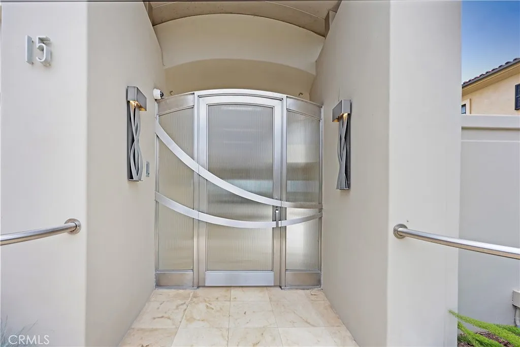 5 bed, 6.0 bath, 6019 sqft, $22,500 — Photo 4