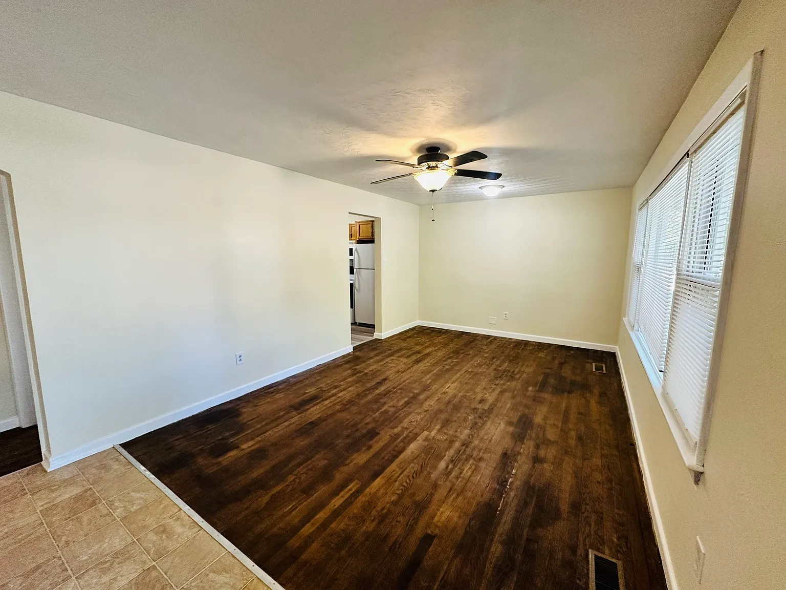 3 bed, 1100 sqft, $1,900 — Photo 3