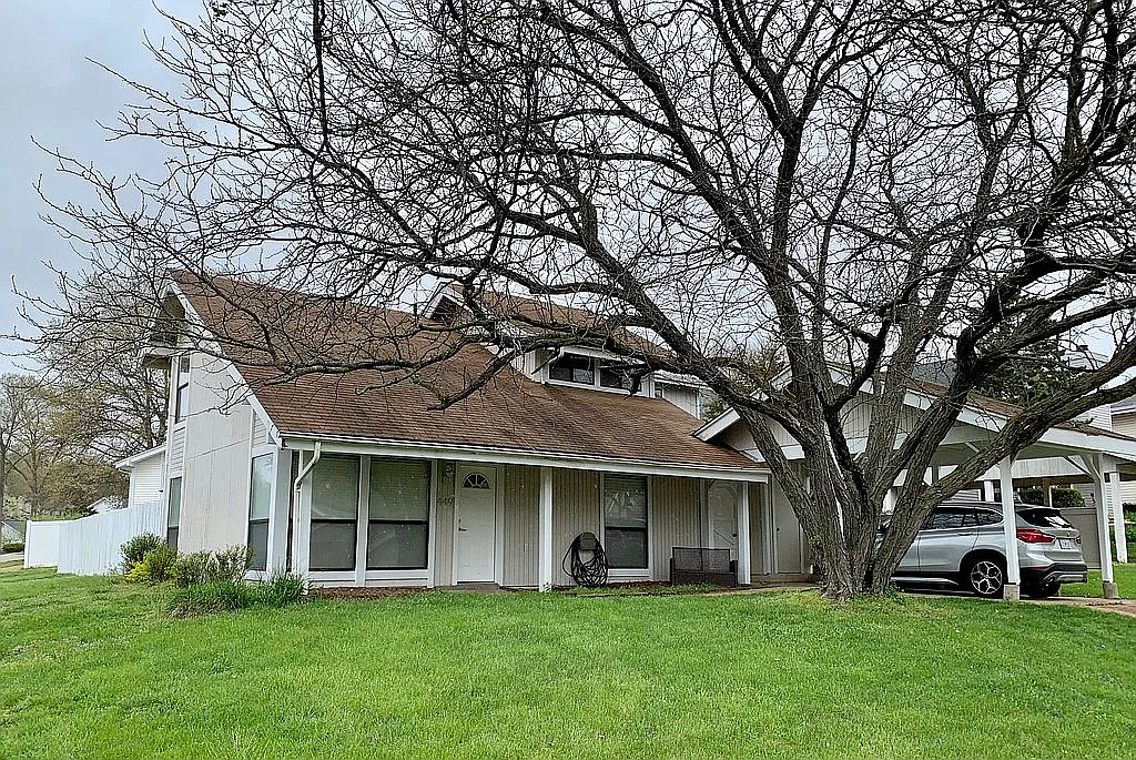 449 Far Hill Dr photo 1