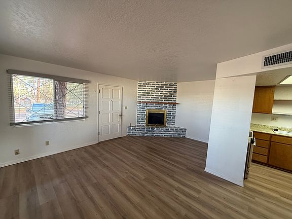 4th image of 201 E Forest Dr APT 1