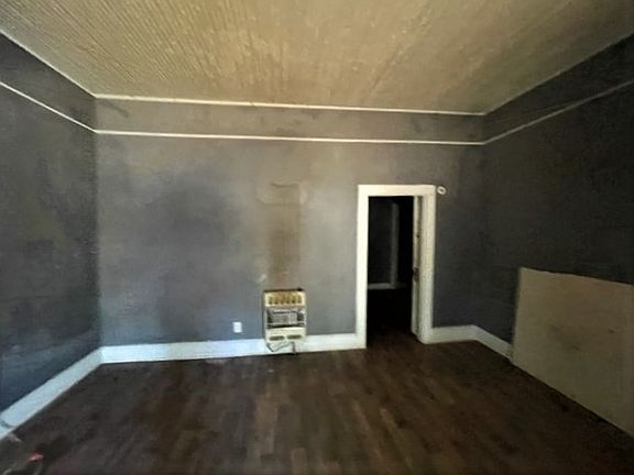 2nd image of 105 W 32nd St