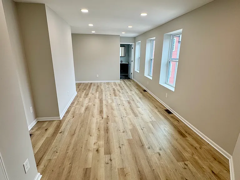 844 Tripoli St — Photo 17