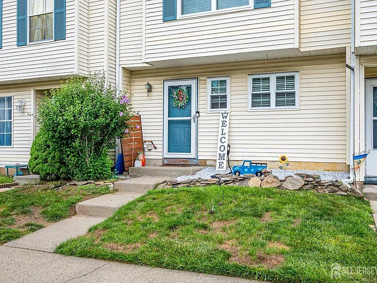 822 Darlington Dr — Photo 2