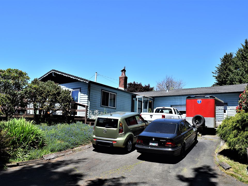 1st image of 3553 NE Surf Dr