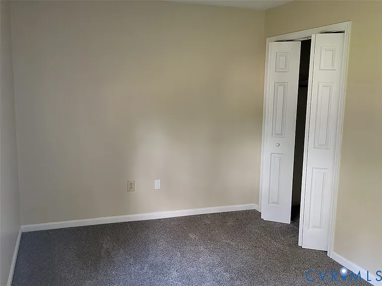 206 Spring Dr — Photo 17