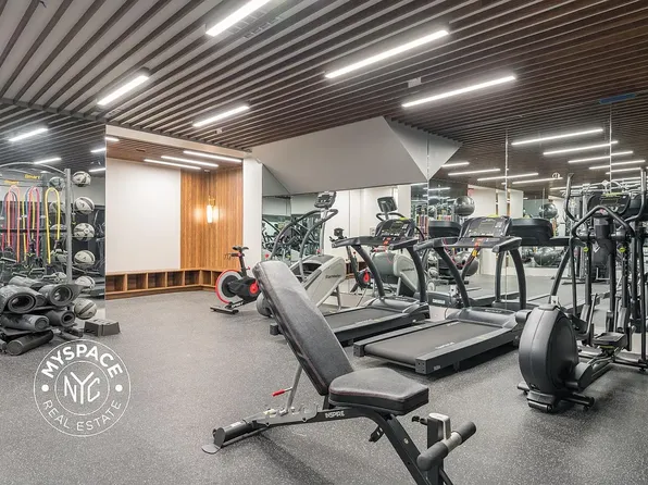 584 Fourth Avenue image 15 of 40